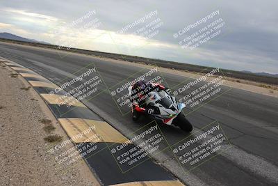 media/Sep-21-2025-Race Pace (Sun) [[98bf33ef95]]/Verified/3-Turn 11 Inside (850am)/
